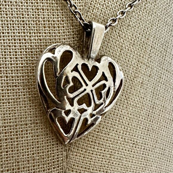 Sterling Silver Filigree Heart pendant Necklace - Picture 3 of 9